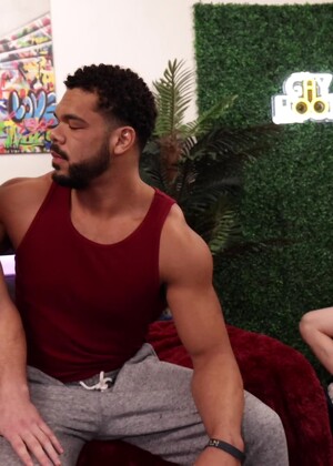 New Guy Brock Bradley & Liam Quinn Hit It Off... But Wait, Someone's Watching!