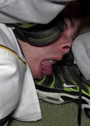 Submissive gay brunette Clem Boy gets analized by Fabien Roley in the sauna