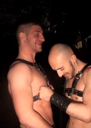Gay men Jeff Stronger & Enzo Di Karina give each other head & have anal sex