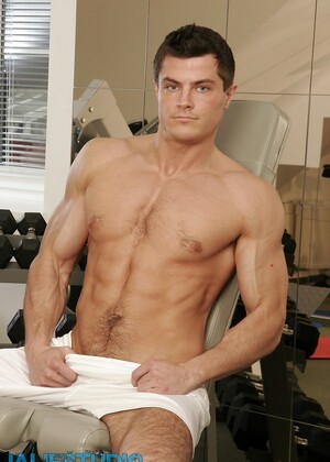 Gay dude Rodek Miska strips during his workout & shows his sexy muscles & dick