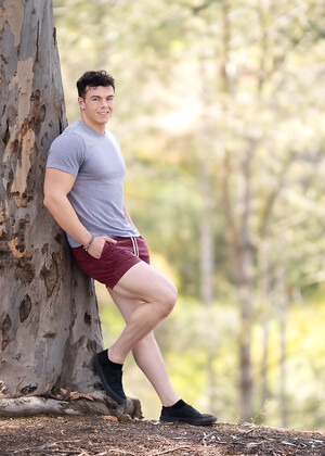 Hunky gay bodybuilder Clark Reid flashes his ass outdoors before posing naked