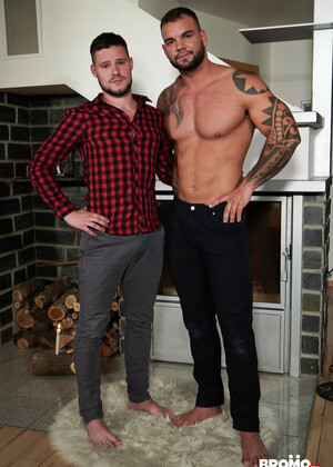 Muscular gay Jerome enjoys hardcore anal sex with hairy bear John D