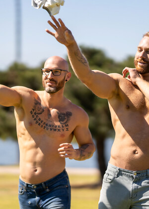 Brogan, Vin Roxx