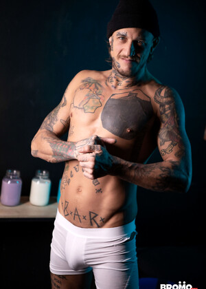 Bromo Austin Spears, Bo Sinn