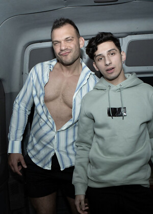 Bromo Denny Chris, Romeo Carter
