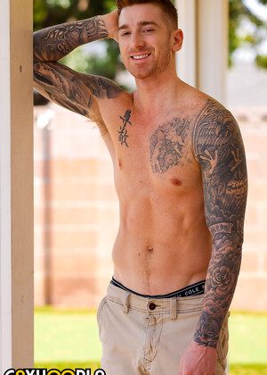 Tatted Hottie Justin Rains Showers Himself In Cum!