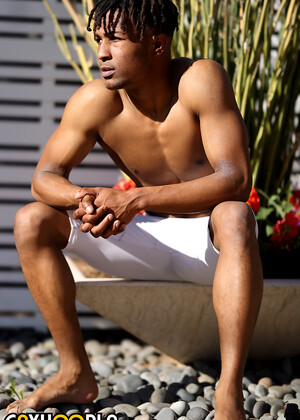 Hung Stud Kendrix Carter Finds New Ways To Pleasure Himself!