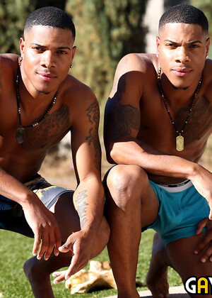 Identical Twins Dee & Jay King Simultaneously Cum