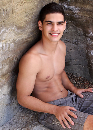 Cute brunette jock Nicolas
