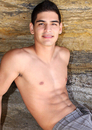 Cute brunette jock Nicolas