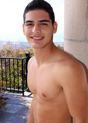 Cute brunette jock Nicolas