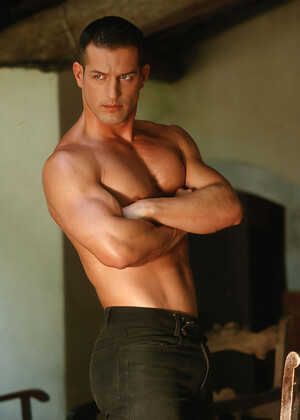 Hot Italian stallion Matthias Vannelli