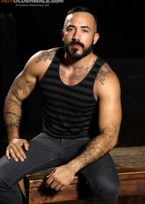 Muscle dude Alessio Romero strokes dick