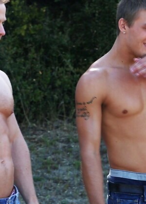 Amateur gay hunks jerk off and have anal sex in a wild outdoor orgy