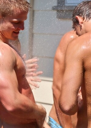 Amateur gay hunks jerk off and have anal sex in a wild outdoor orgy