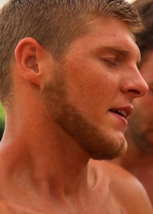 Amateur gay hunks jerk off and have anal sex in a wild outdoor orgy