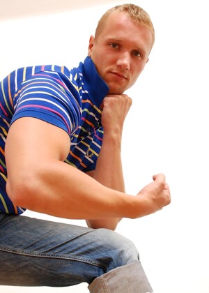 Hot muscled stud Borec shows cock