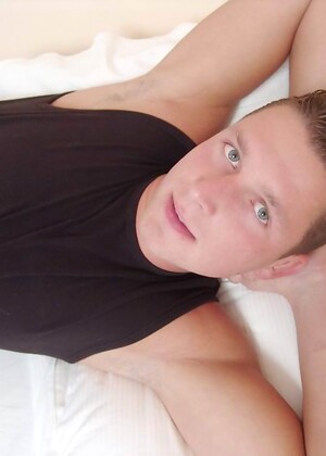 Lovely twink with great body
