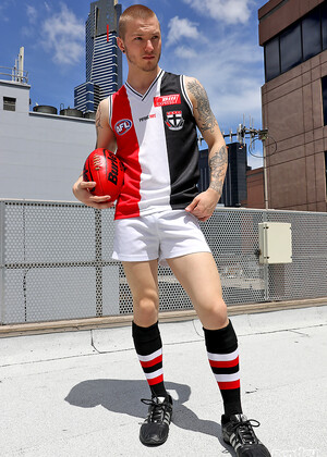 Showing off his big boner on the roof - Sarpa Van Rider is back