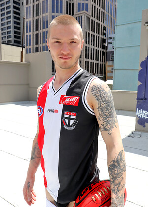 Showing off his big boner on the roof - Sarpa Van Rider is back