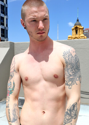 Showing off his big boner on the roof - Sarpa Van Rider is back