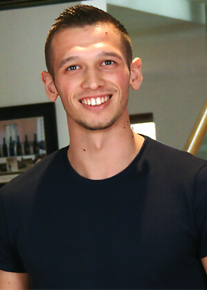 Young & Muscular Straight Lad Clayton Wanks