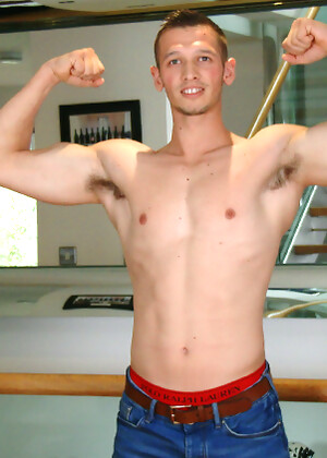 Young & Muscular Straight Lad Clayton Wanks