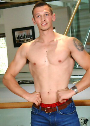 Young & Muscular Straight Lad Clayton Wanks