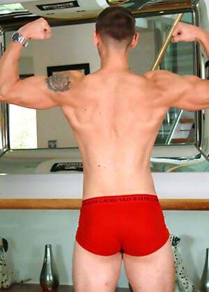 Young & Muscular Straight Lad Clayton Wanks