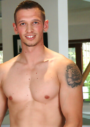 Young & Muscular Straight Lad Clayton Wanks