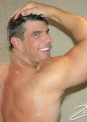 Zeb - Rear Action Shower