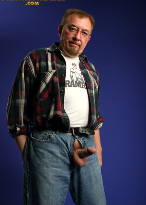 Bill Hagen shows cock