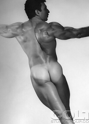 Ed Dinakos, muscle man naked