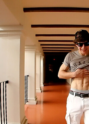 Gayhoopla jock Brad Spear