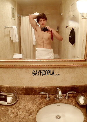 Gayhoopla jock Brad Spear