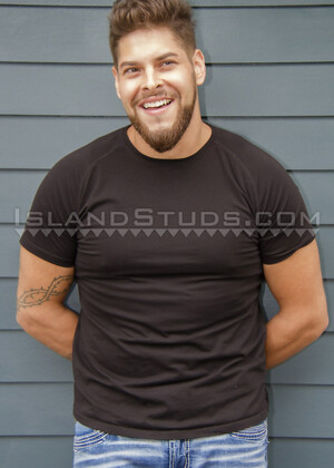 Tall 6'3" Bearded Vega Hernandez: Native American Pees x3, Gaping Hole x3 & Funny Accidental Cum Shot!