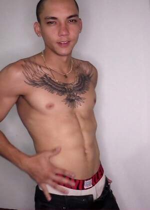Tattooed Skinhead Works His XXL Cock
