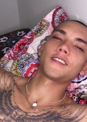 Tattooed Skinhead Works His XXL Cock