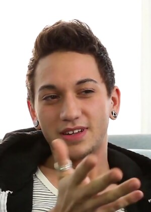 Flirty Punk Seth Corrigan Shows Off!