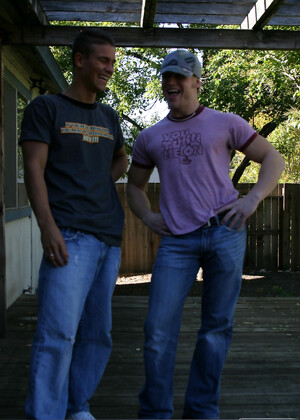 Handsome twinks Phoenix & Kenny get naked and masturbates together