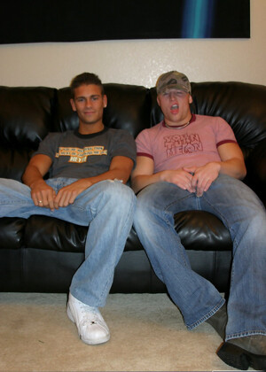 Handsome twinks Phoenix & Kenny get naked and masturbates together