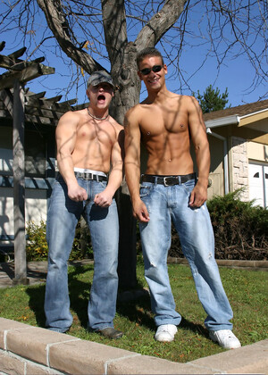 Handsome twinks Phoenix & Kenny get naked and masturbates together