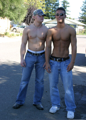 Handsome twinks Phoenix & Kenny get naked and masturbates together