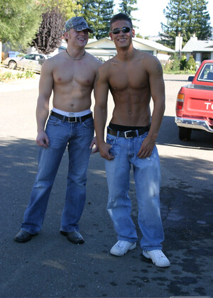 Handsome twinks Phoenix & Kenny get naked and masturbates together