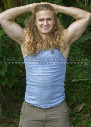Hunky Bodybuilder Cliff: Army Veteran & Paintball Ref, Pumps Iron, Pees, Gardens Nude, and Busts Loads Only Here!