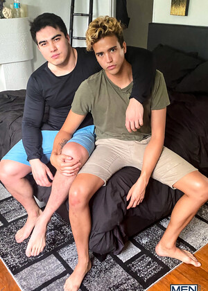 Bromo Axel Kane, Johnny Bandera