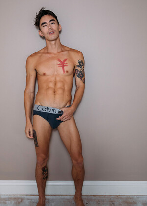 CODY SEIYA returns for KYLE DENTON's ﻿CockyBoys Debut!