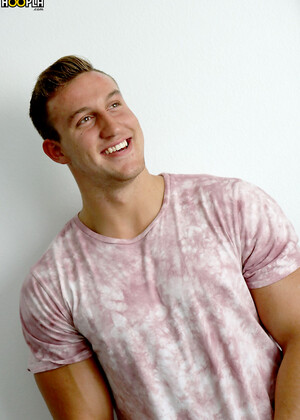 Muscle All-Star Max Warner Shows Off And JERKS OFF