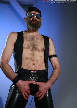 Daddy bear Dan Black in leather gear