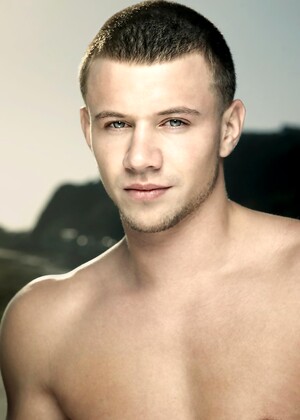 Explosive photos of Brett Swanson